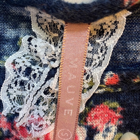 Boho Petite Floral Tank with Lace Hem size S - Picture 5 of 6